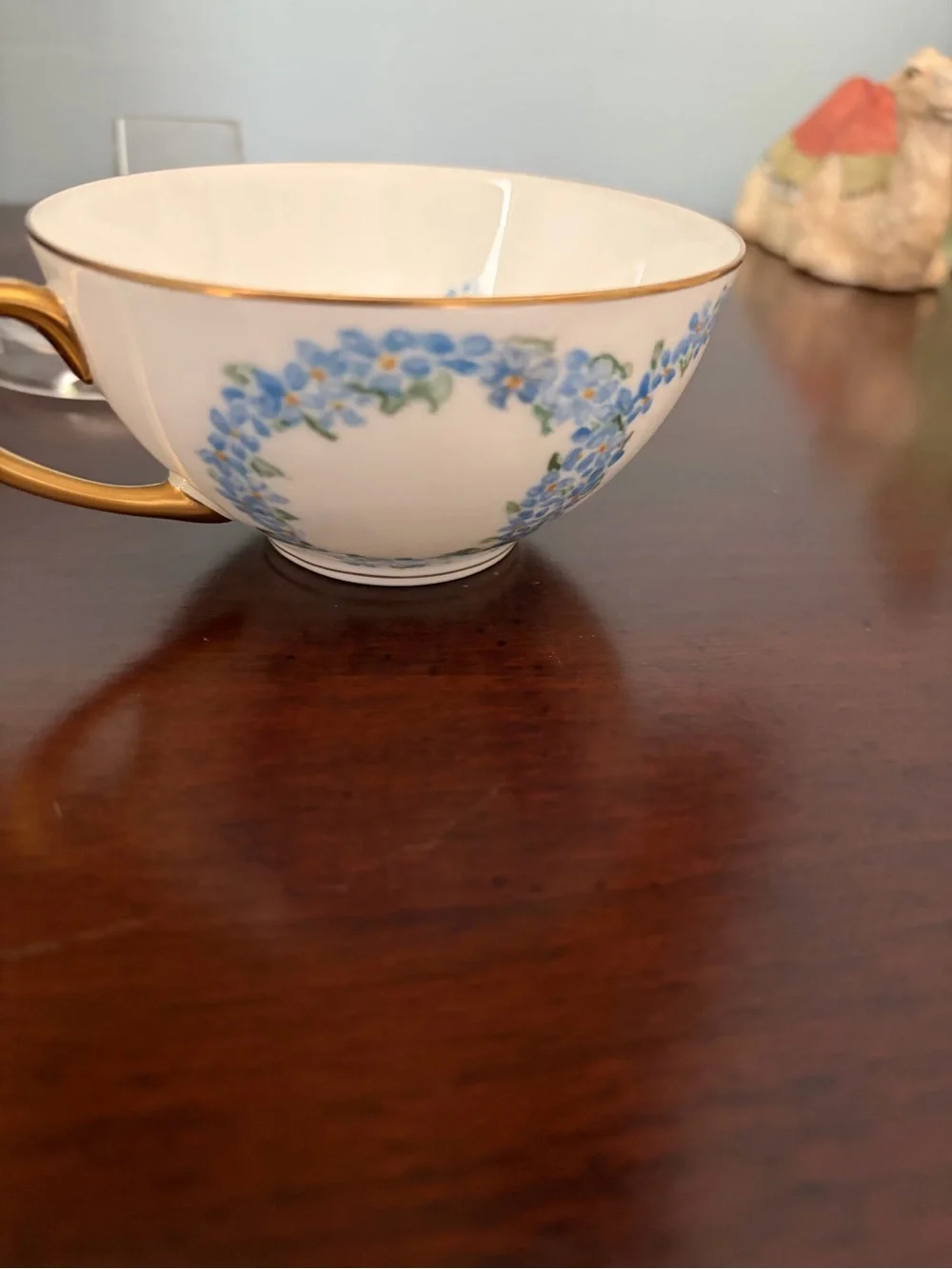 Fine Porcelain Blue Floral Gold-Trim Teacup and Saucers